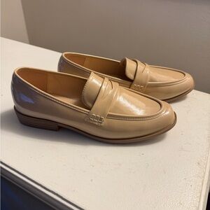 Like New! Women’s Size 9 1/2 Patent Leather London Rag Tan Loafers.